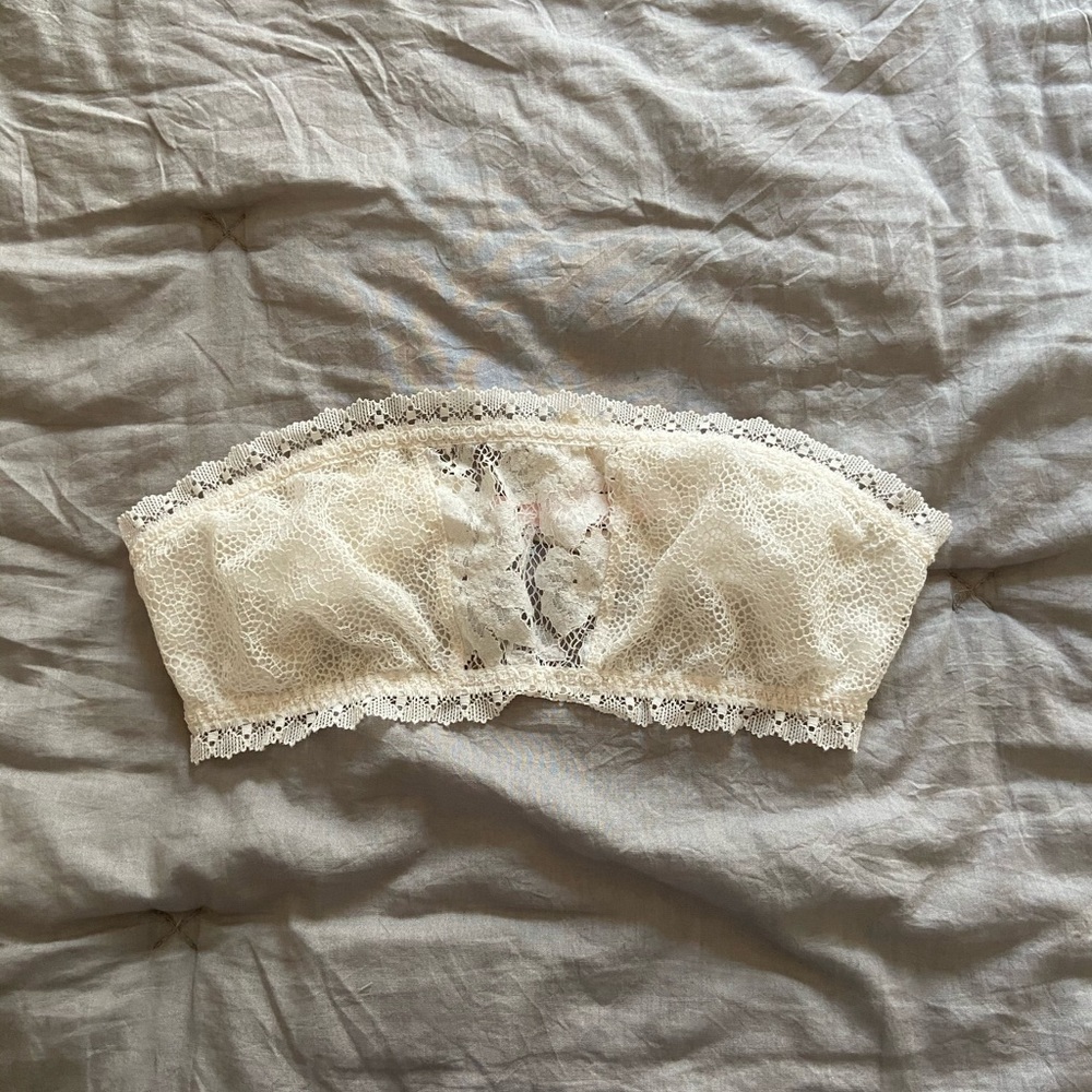 White Lacey Strapless Bralette